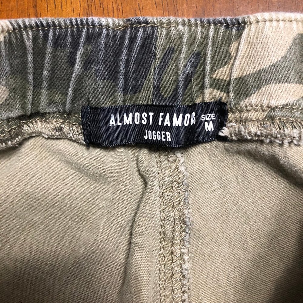 Camo Cargo Joggers - Picture 3 of 8